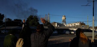 Allá lejos, las cárceles