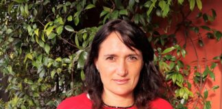 Óleo de una mujer científica